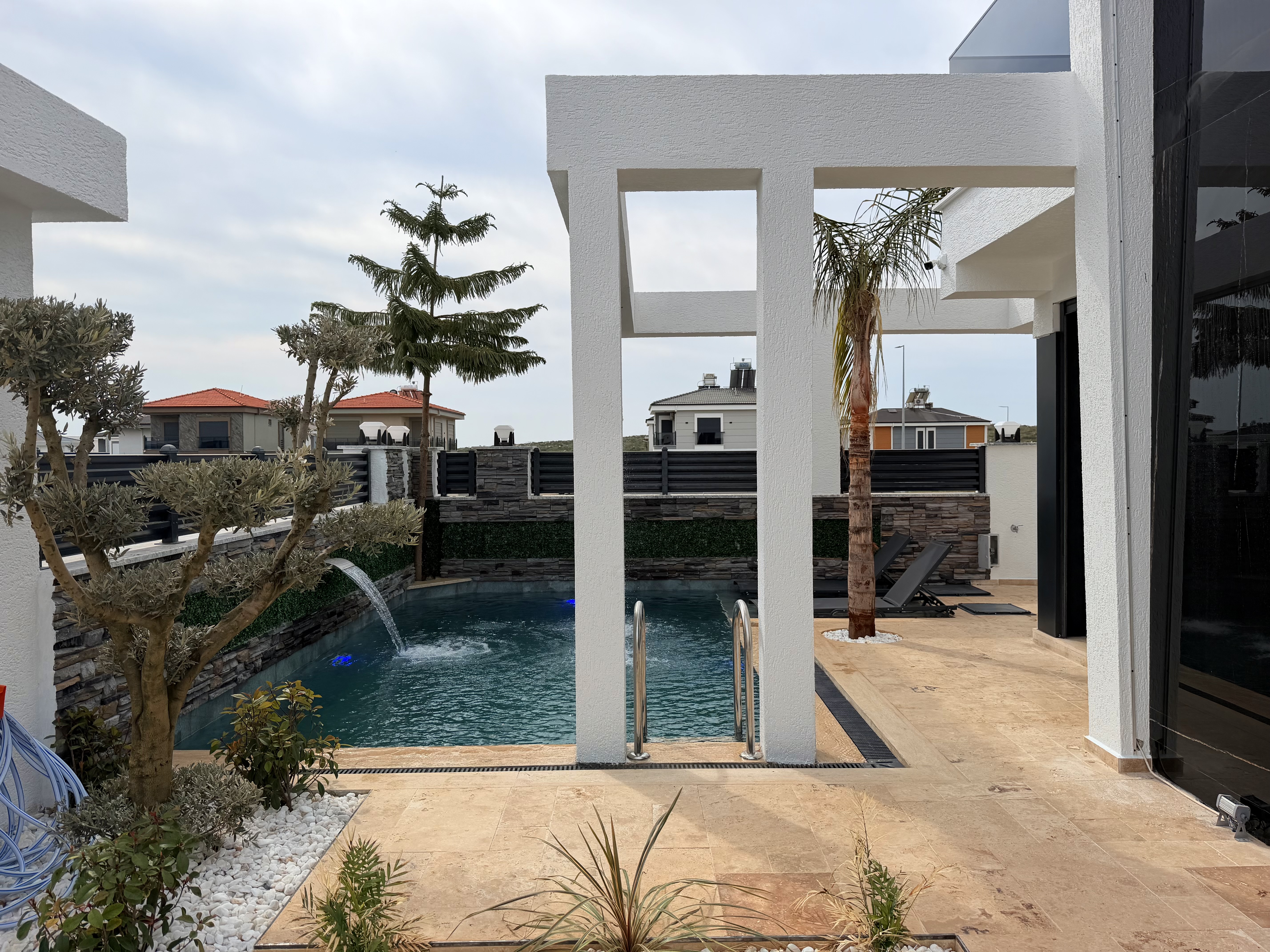  DİDİM EFELER’DE ANAHTAR TESLİM LÜKS YAŞAM! ÖZEL HAVUZLU 3+1 VİLLA