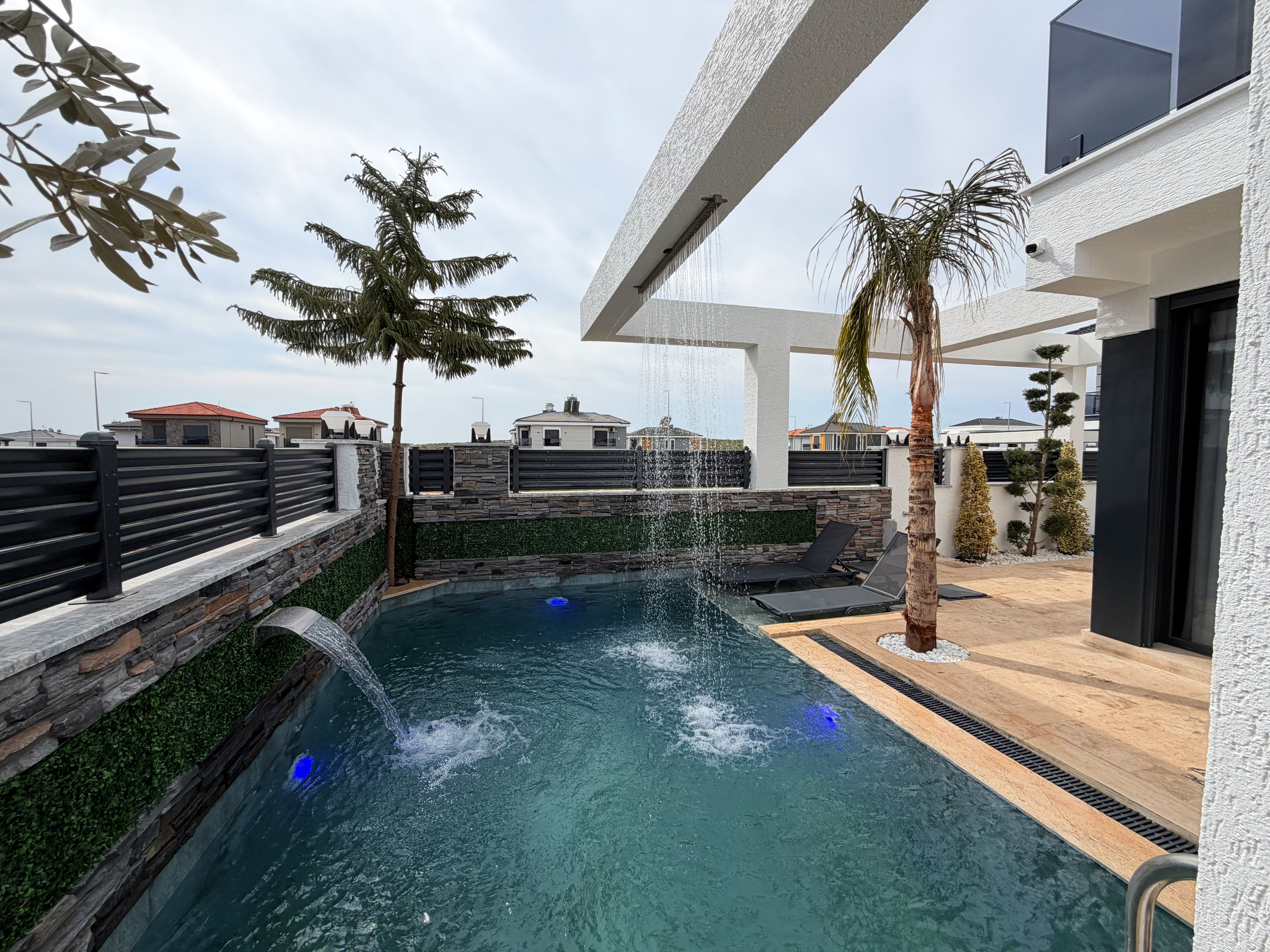  DİDİM EFELER’DE ANAHTAR TESLİM LÜKS YAŞAM! ÖZEL HAVUZLU 3+1 VİLLA