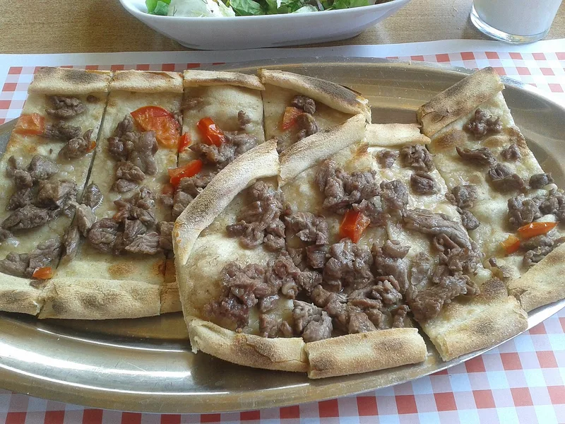 Kuşbaşılı Pide
